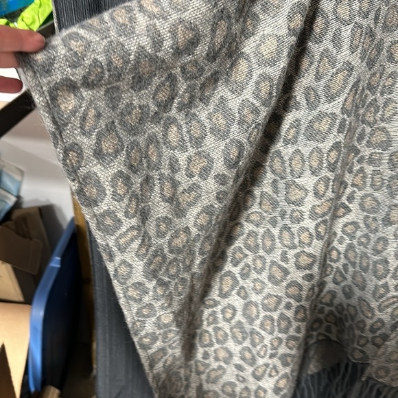 Woolrich brand / Animal print cape / Size one size / P-29 - Picture 4 of 5